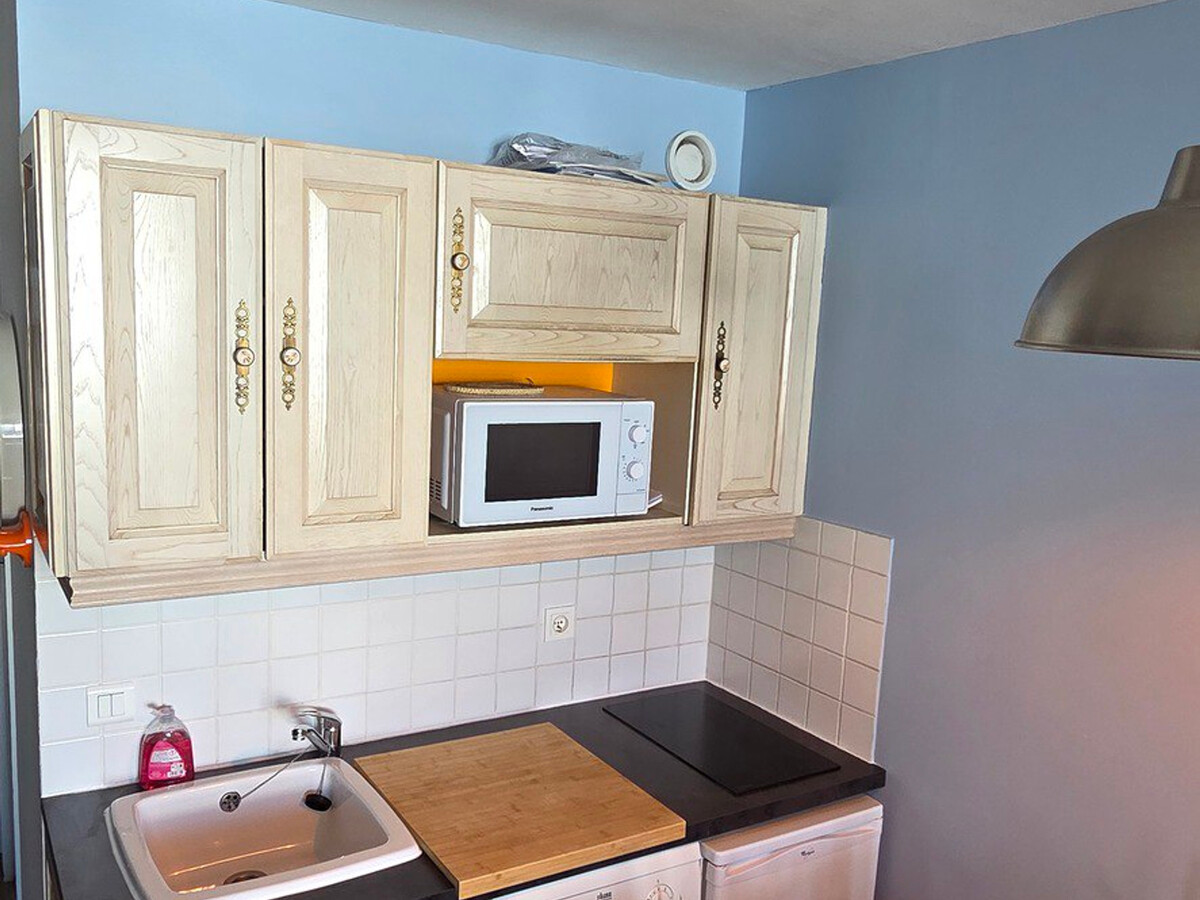Studio rénové 23m² balcon, accès direct aux pistes - Photo 5