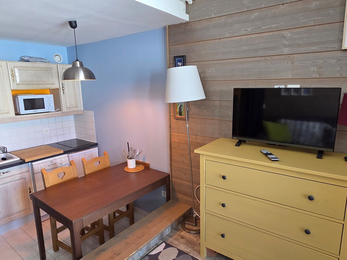 Studio rénové 23m² balcon, accès direct aux pistes - Photo 10