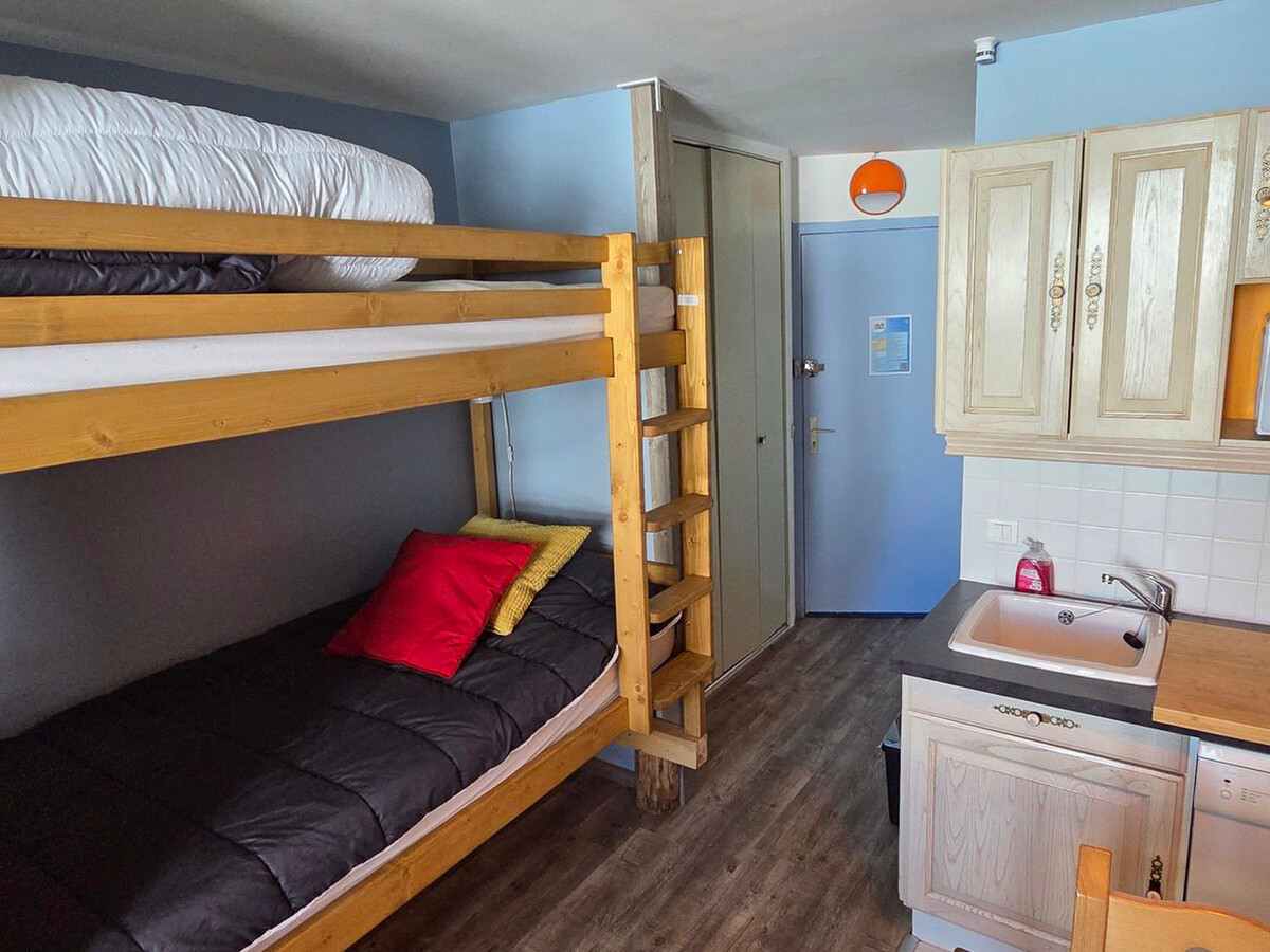 Studio rénové 23m² balcon, accès direct aux pistes - Photo 11