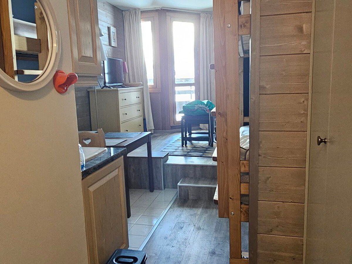 Studio rénové 23m² balcon, accès direct aux pistes - Photo 12