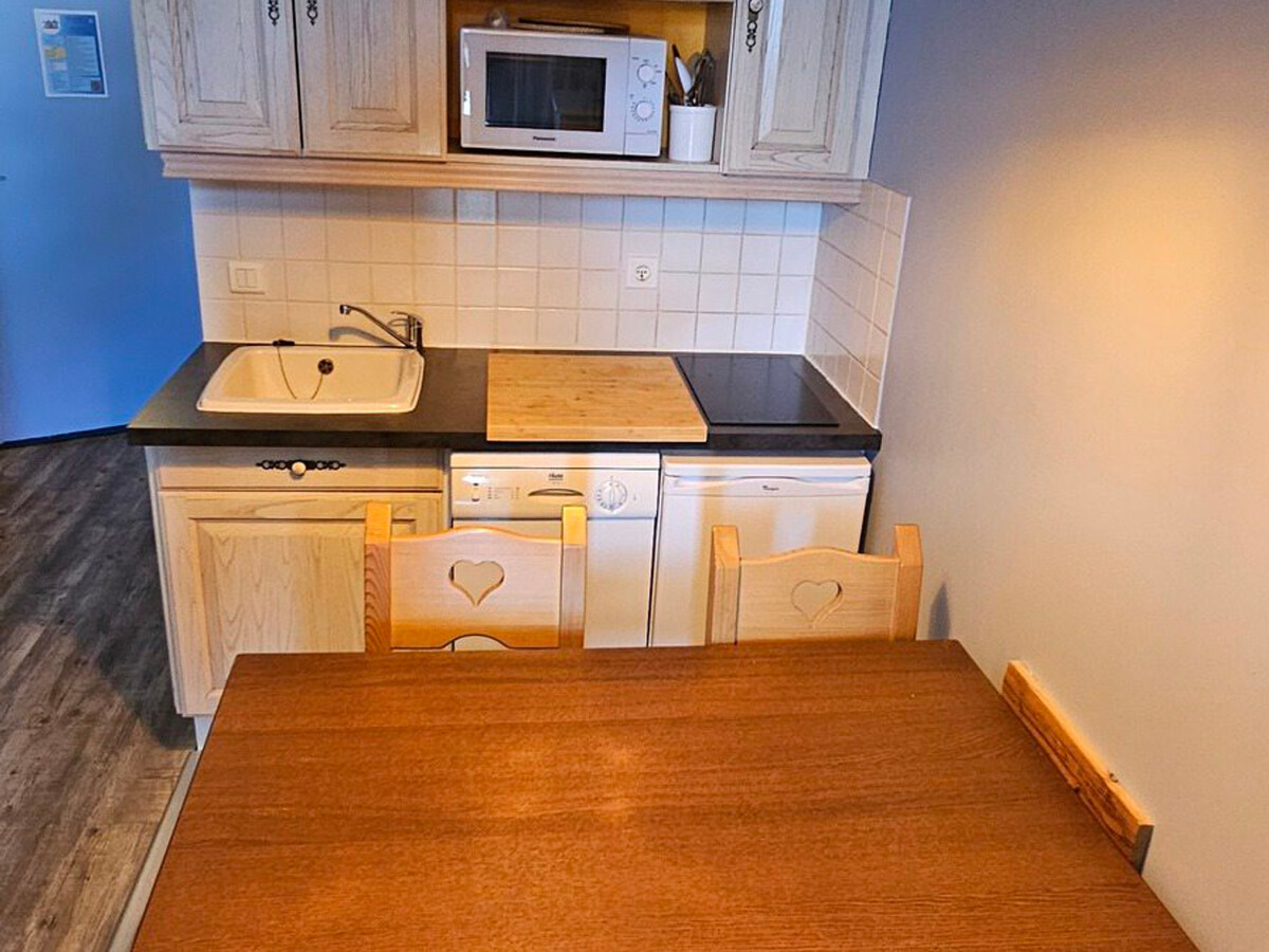 Studio rénové 23m² balcon, accès direct aux pistes - Photo 14