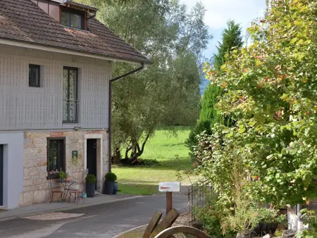 Location gite à Leymen, Loft charmant à Leymen près de Bâle - Parking, espace vert, tout confort inclus