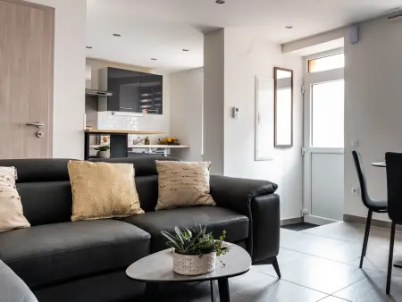 Maison rénovée au cœur de Thann : 3 chambres, cuisine équipée, proche randonnées et villes alsaciennes - Photo 2