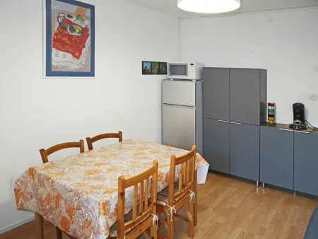 Studio 4 pers. aux Orres, départ skis aux pieds, vue pistes : photo 3