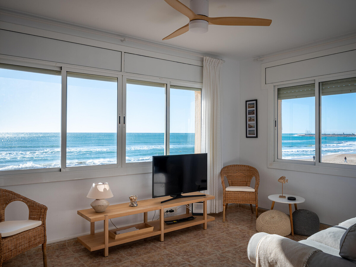 Appartement vue mer, première ligne de plage à Torredembarra - Photo 1