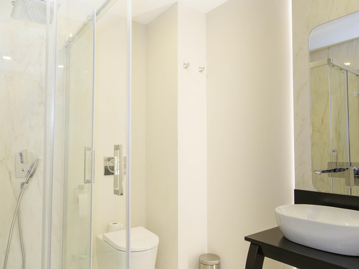 Appartement élégant au centre-ville avec Wi-Fi et climatisation - Photo 14