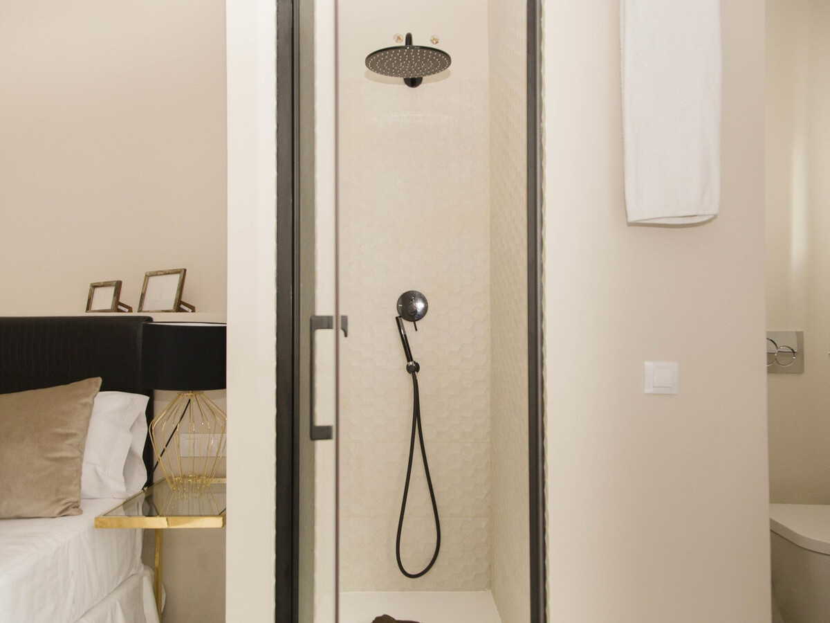 Appartement élégant au centre-ville avec Wi-Fi et climatisation - Photo 22