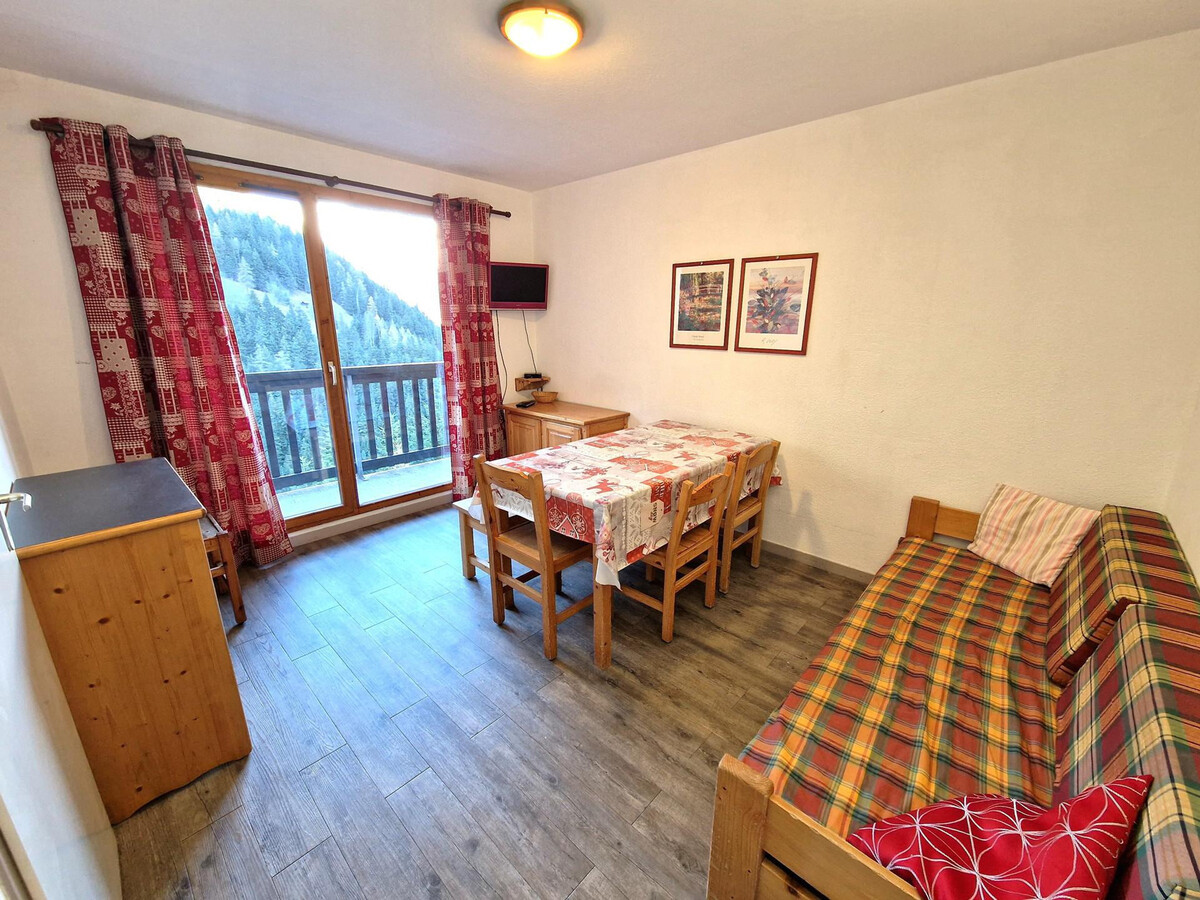 2 pièces + cabine 6 pers à Valfréjus, balcon Ouest - Photo 3