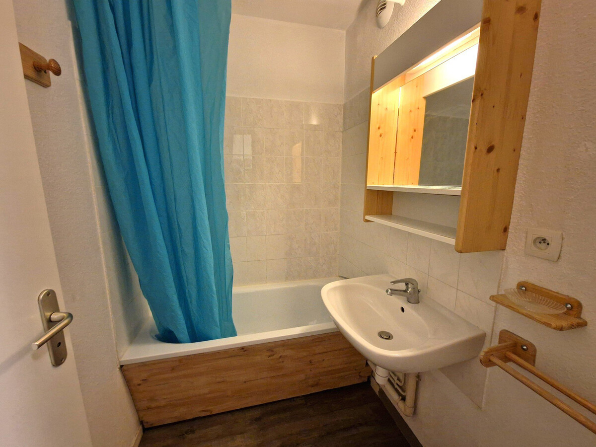 2 pièces + cabine 6 pers à Valfréjus, balcon Ouest - Photo 7