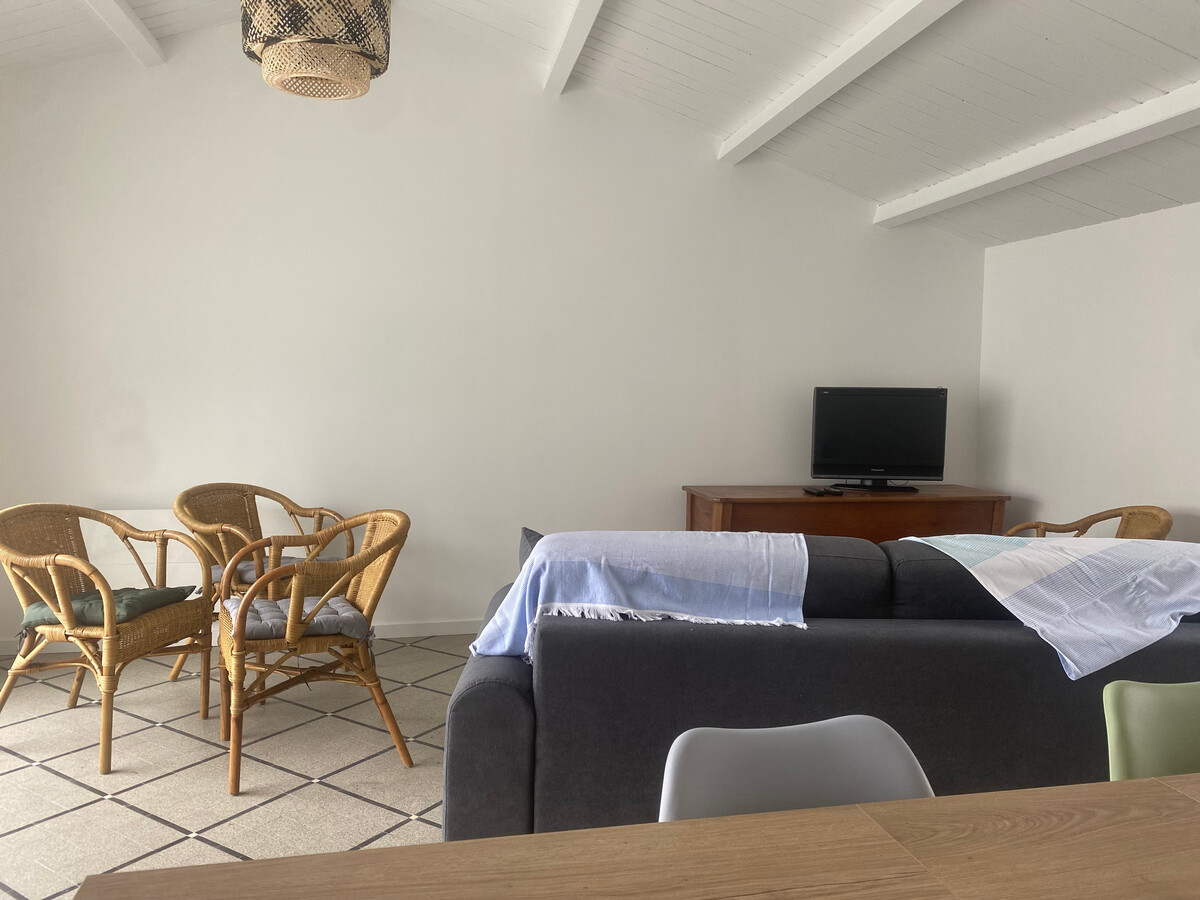 Maison rénovée 2 ch, 2 terrasses, 500 m plage - Photo 3