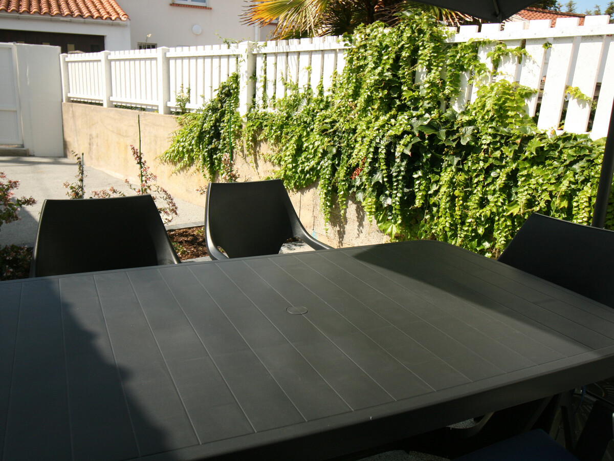 Maison rénovée 2 ch, 2 terrasses, 500 m plage - Photo 5