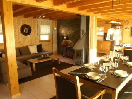 Location chalet à La Chapelle d'Abondance, Chalet de luxe 9 pers. avec cheminée, proche télécabines, Wi-Fi, équipements complets et terrasse