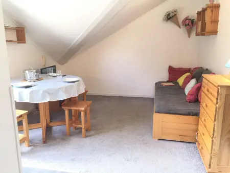 Location appartement à Risoul, Studio Mezzanine 4 Pers, Proche Pistes et Commerces, Balcon Est, Animaux Bienvenus