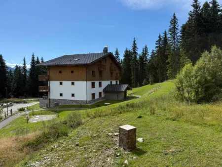 Appartement 2P+Cabine Les Saisies, balcon vue chapelle : photo 15