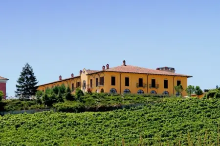 Location appartement à Nizza Monferrato, Magnifique demeure à Nizza Monferrato avec piscine