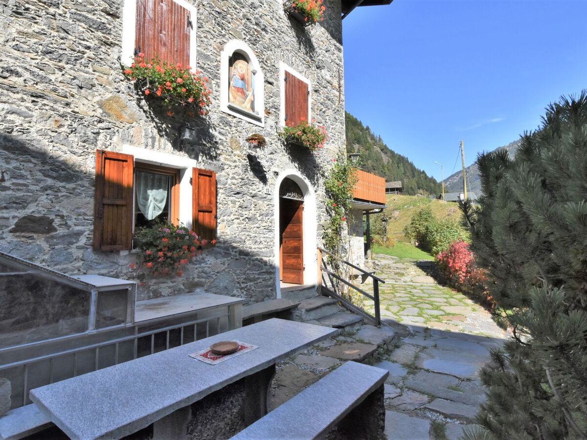 Appartement rustique Valle di Tartano, jardin et vue montagne - Photo 5
