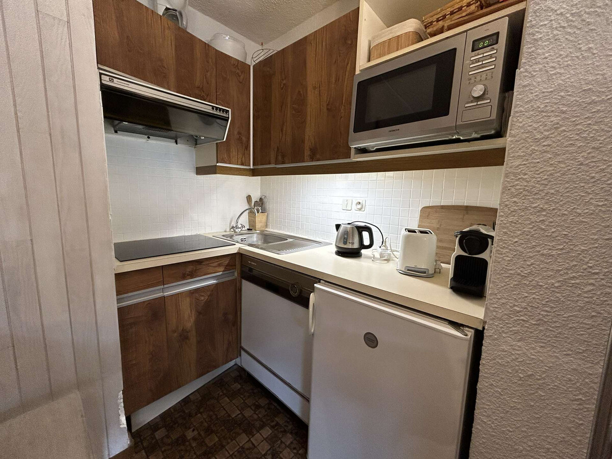 Studio cabine à Méribel, 4 personnes, terrasse sud, parking privé, casier à skis, lave-linge - Photo 3