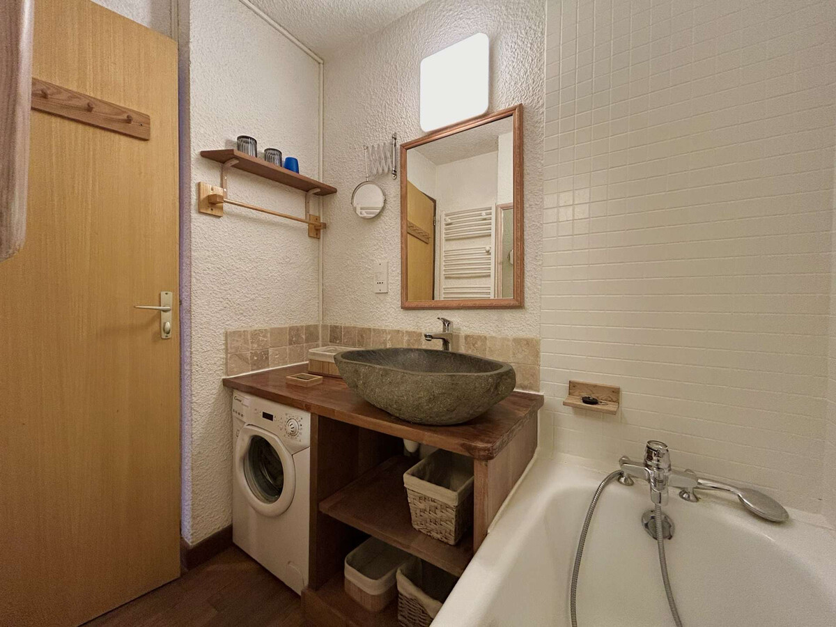 Studio cabine à Méribel, 4 personnes, terrasse sud, parking privé, casier à skis, lave-linge - Photo 5