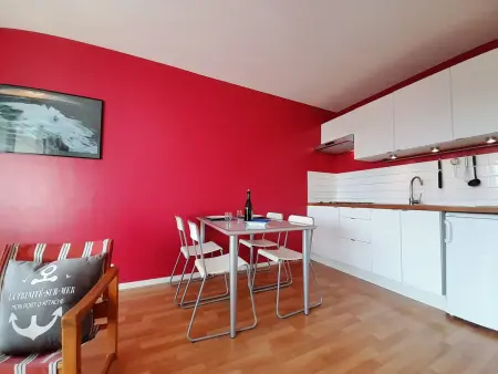 Studio 25m² balcon Sud, accès direct port : photo 5