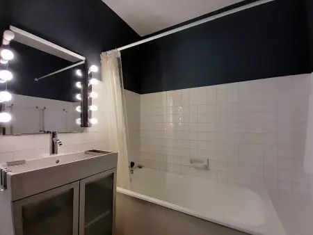 Studio 25m² balcon Sud, accès direct port : photo 9