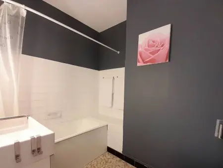 Studio 25m² balcon Sud, accès direct port : photo 10