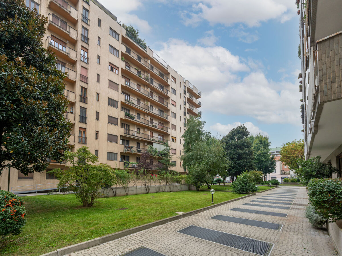 Appartement 135 m² à Milan, balcons est et ouest, vue jardin - Photo 31