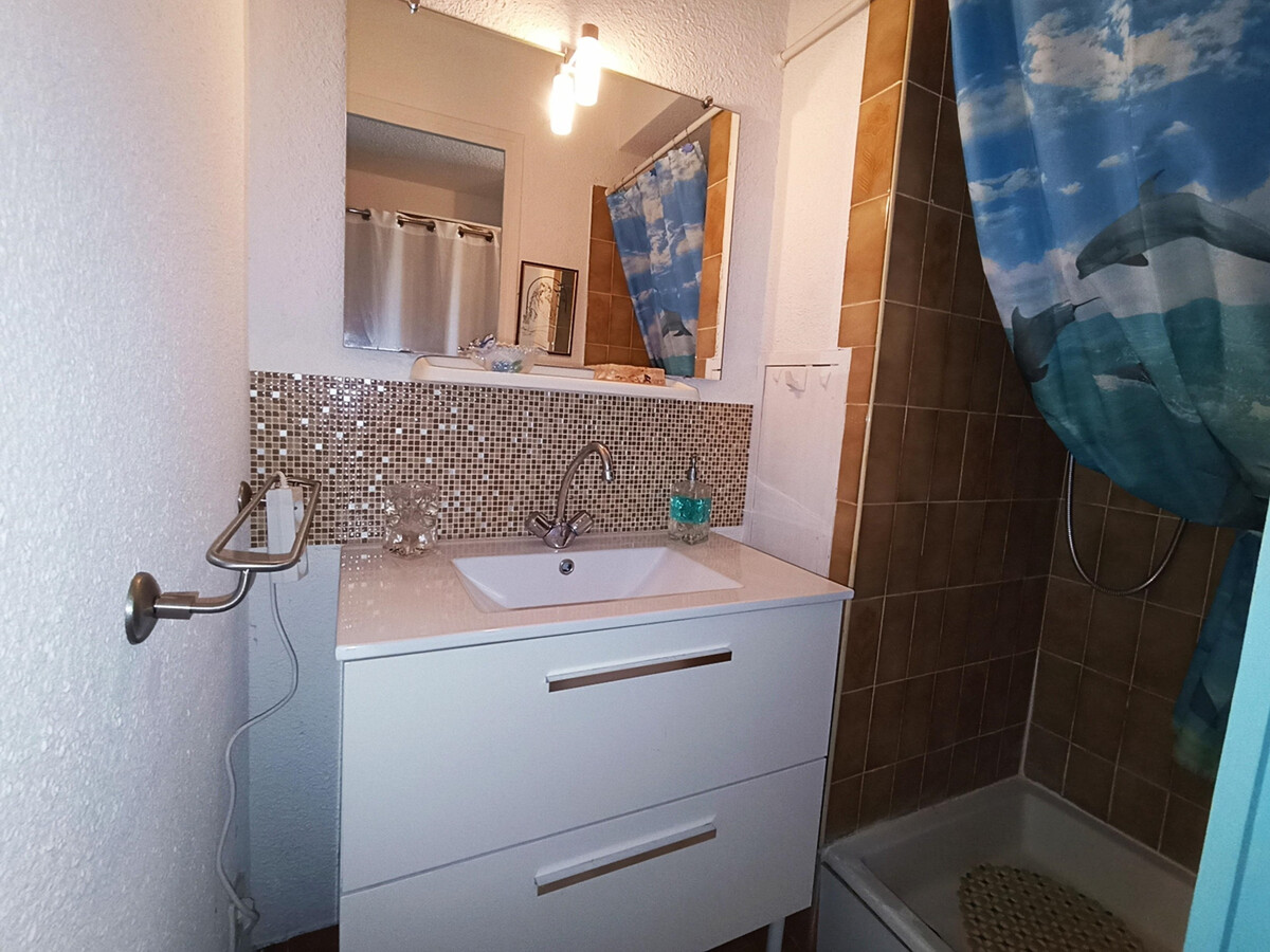 Studio cabine climatisé face plage, parking privé à Sète - Photo 4