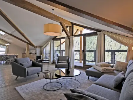 Location appartement à Courchevel 1650, Appartement rénové avec ski aux pieds, 4 chambres et prestations incluses à Courchevel