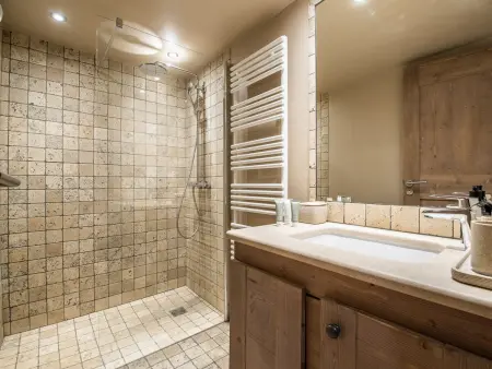 Appartement neuf au cœur de Courchevel 1850 avec terrasse et Wifi : photo 6