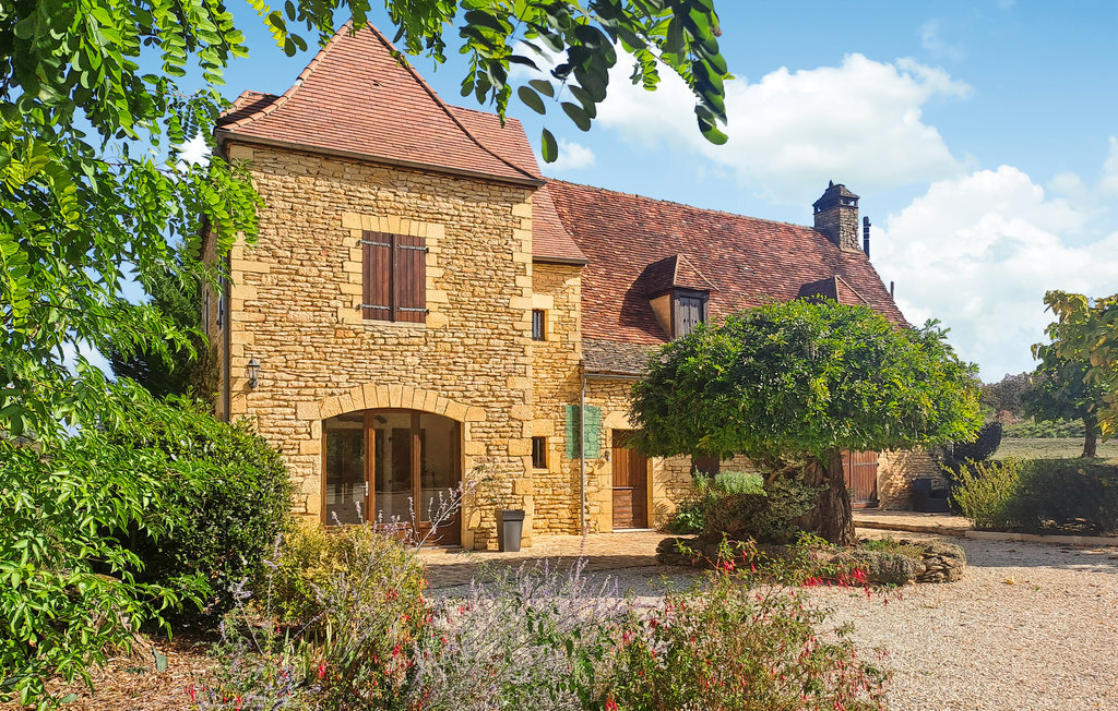Maison en pierre avec piscine à Marcillac-Saint-Quentin - Photo 1
