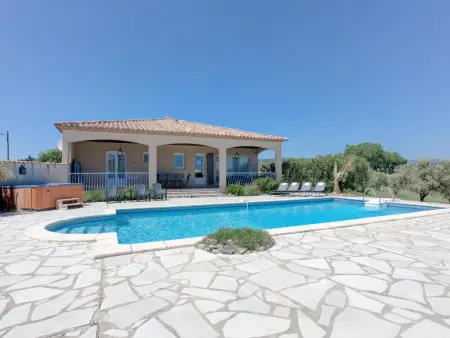 Location villa de vacances à Aigne