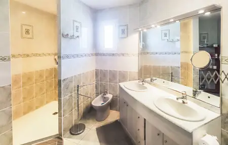 Maison 8 personnes avec piscine chauffée à Prades-sur-Vernazobre : photo 21