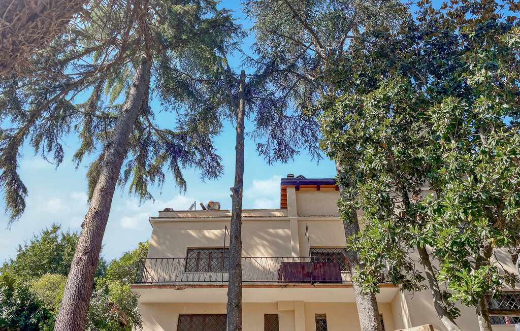 Villa 320 m² à Rome : piscine, jardin et équipements familiaux - Photo 2