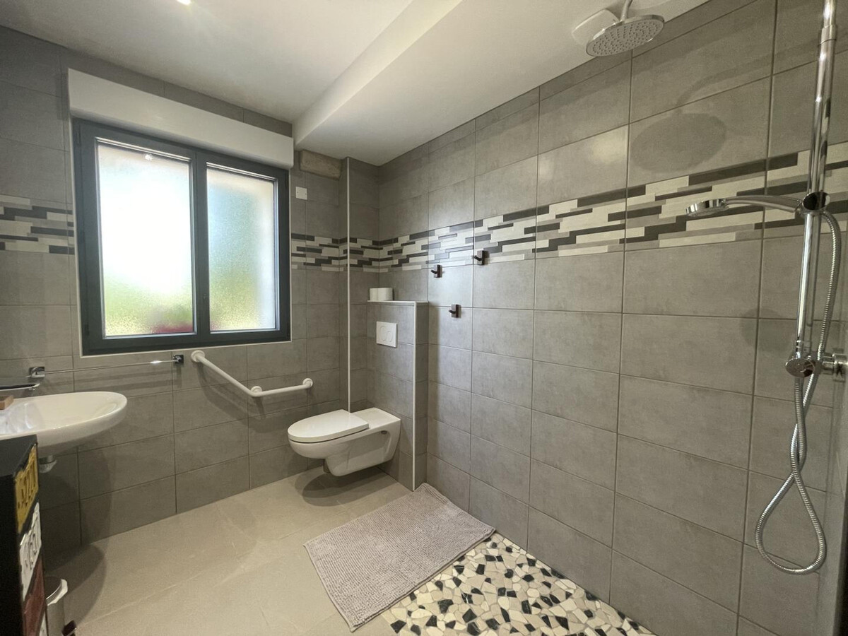 Gîte rénové piscine chauffée et spa à Couzon - Photo 15