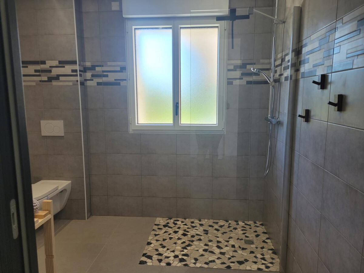 Gîte rénové piscine chauffée et spa à Couzon - Photo 33