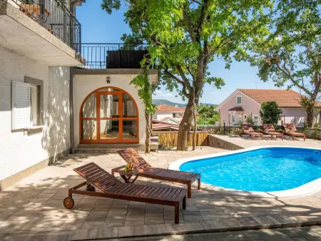 Maison Noveanni avec piscine privée à Krk : photo 10