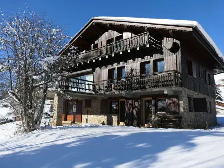 Location chalet à Notre Dame de Bellecombe, Chalet spacieux 8 pièces, 14 personnes, prés des pistes, parking