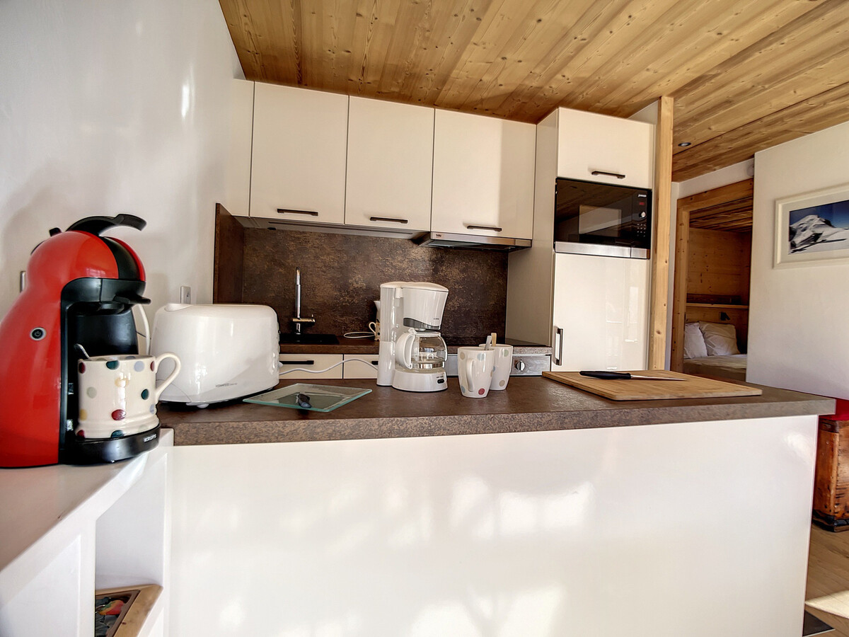 Appartement lumineux rénové avec balcon et parking - Photo 10