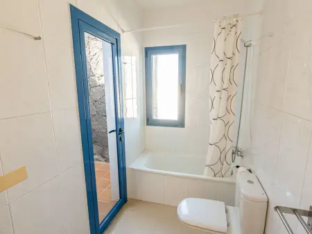 Maison Famara à Playa Blanca, piscine chauffée : photo 12