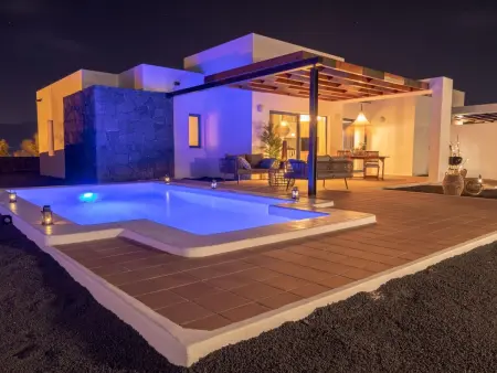Maison Famara à Playa Blanca, piscine chauffée : photo 15