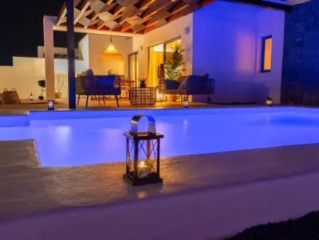 Maison Famara à Playa Blanca, piscine chauffée : photo 16