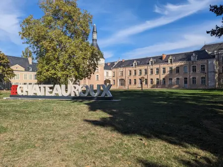 Appartement Château Tour Parc Balsan à Châteauroux : photo 26