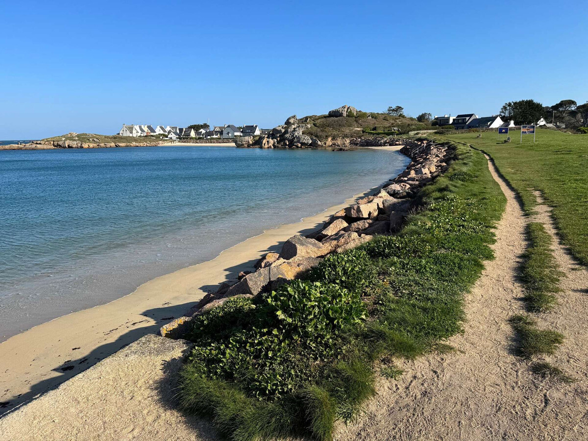 Villa lumineuse 4 étoiles, 50m de la plage, jardin clos, tranquillité à Trégastel - Photo 14