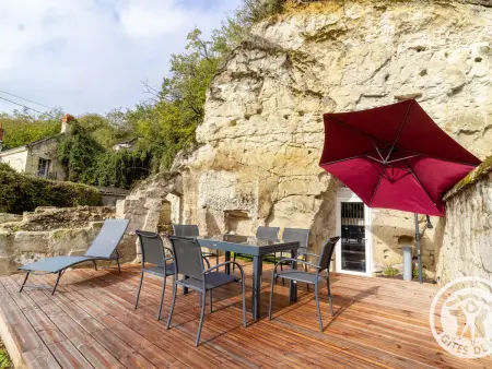 Location gite à Les Ulmes, Gîte troglodyte unique avec jacuzzi, billard et jardin, près de Doué La Fontaine et Saumur
