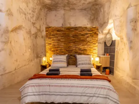 Gîte troglodyte avec jacuzzi et billard aux Ulmes : photo 3