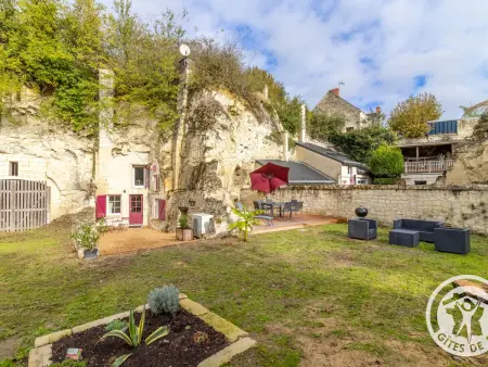 Gîte troglodyte avec jacuzzi et billard aux Ulmes : photo 8