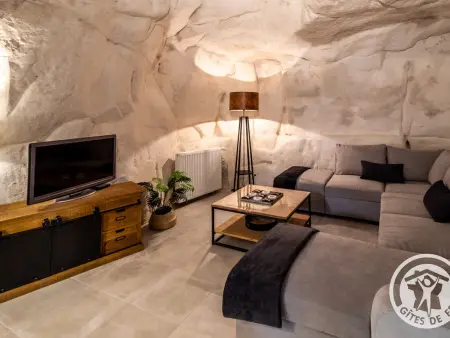 Gîte troglodyte avec jacuzzi et billard aux Ulmes : photo 10