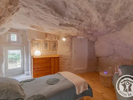 Gîte troglodyte avec jacuzzi et billard aux Ulmes : photo 23