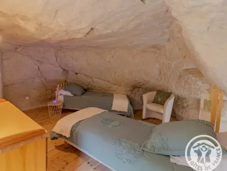 Gîte troglodyte avec jacuzzi et billard aux Ulmes : photo 24