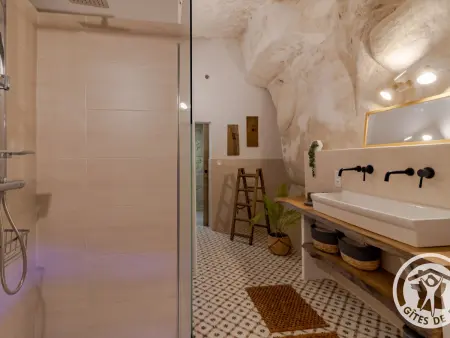 Gîte troglodyte avec jacuzzi et billard aux Ulmes : photo 29